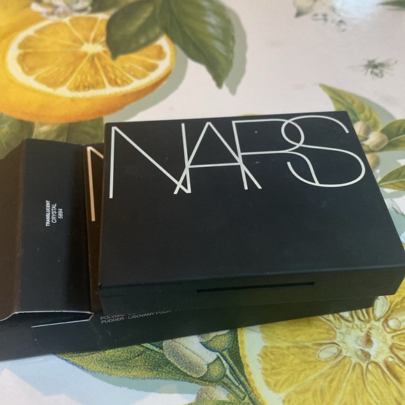 Nars Light Reflecting Setting Powder - Picture 6 of 9